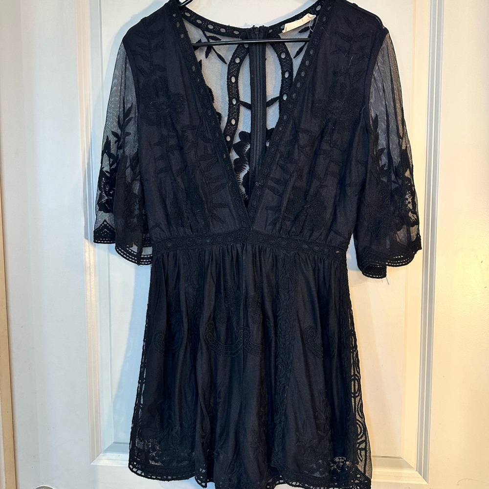 American Threads Lace Deep V Romper Short Set, size Medium